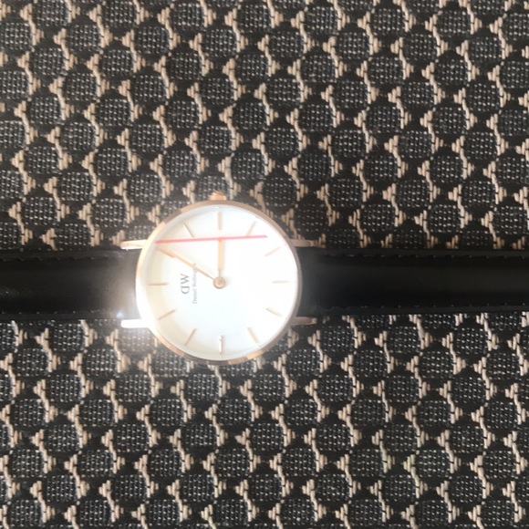 New. Authentic. Daniel Wellington
Petite Sheffield 28MM Leather Watch - Picture 4 of 6